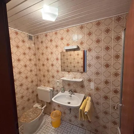 Haus Waldesruh Kwatera prywatna Ahortal